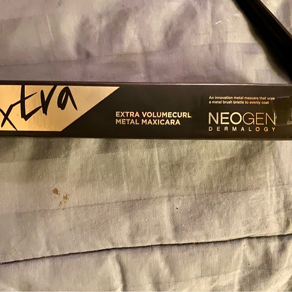 Neogen metal wand mascara